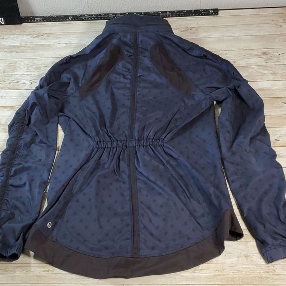 Lululemon Gather and Sprint Jacket Blue Black Polka Dot Size 6 - Picture 8 of 10
